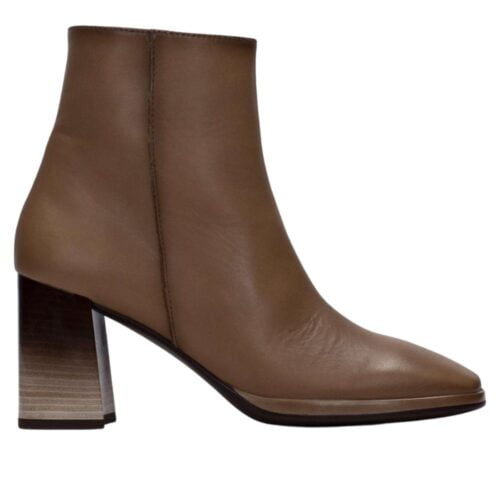 Enkellaarsje in beige leer op hoge hak Hispanitas