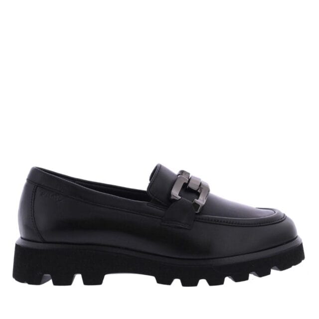 Ontdek de zwarte Sioux Meredira 751 loafer voor dames. Gemaakt van zacht leer met een uitneembaar voetbed en lichtgewicht profielzool. Perfect comfort en stijl.