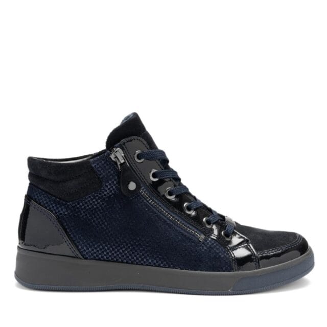 Zwarte hoge dames sneaker van Ara met lak en suède, rits en memory foam voetbed