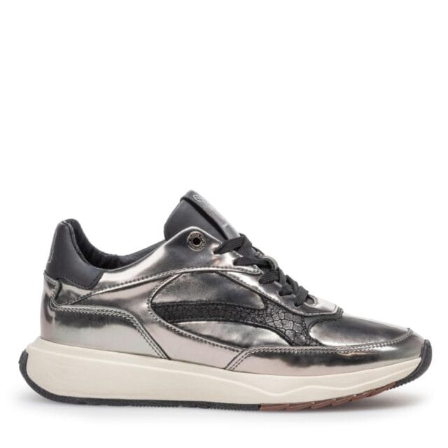Zilveren dames sneaker van Floris van Bommel met lak en leren voering